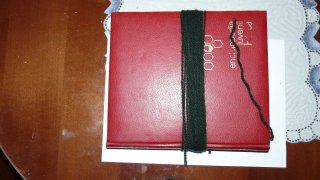 rodeamos el libro con la lana